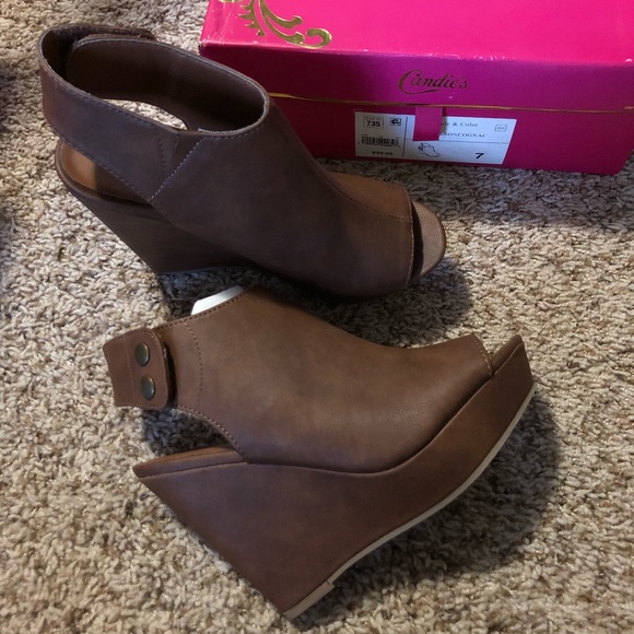 Candie's Shoes - Brown wedges